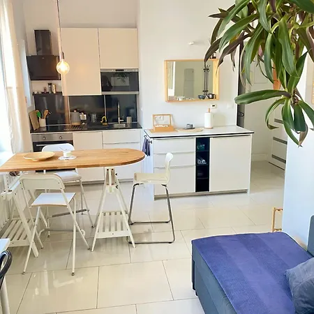 Central & Quiet - Kredytowa Apartment Varşova