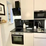 アパート Central & Quiet - Kredytowa Apartment ワルシャワ